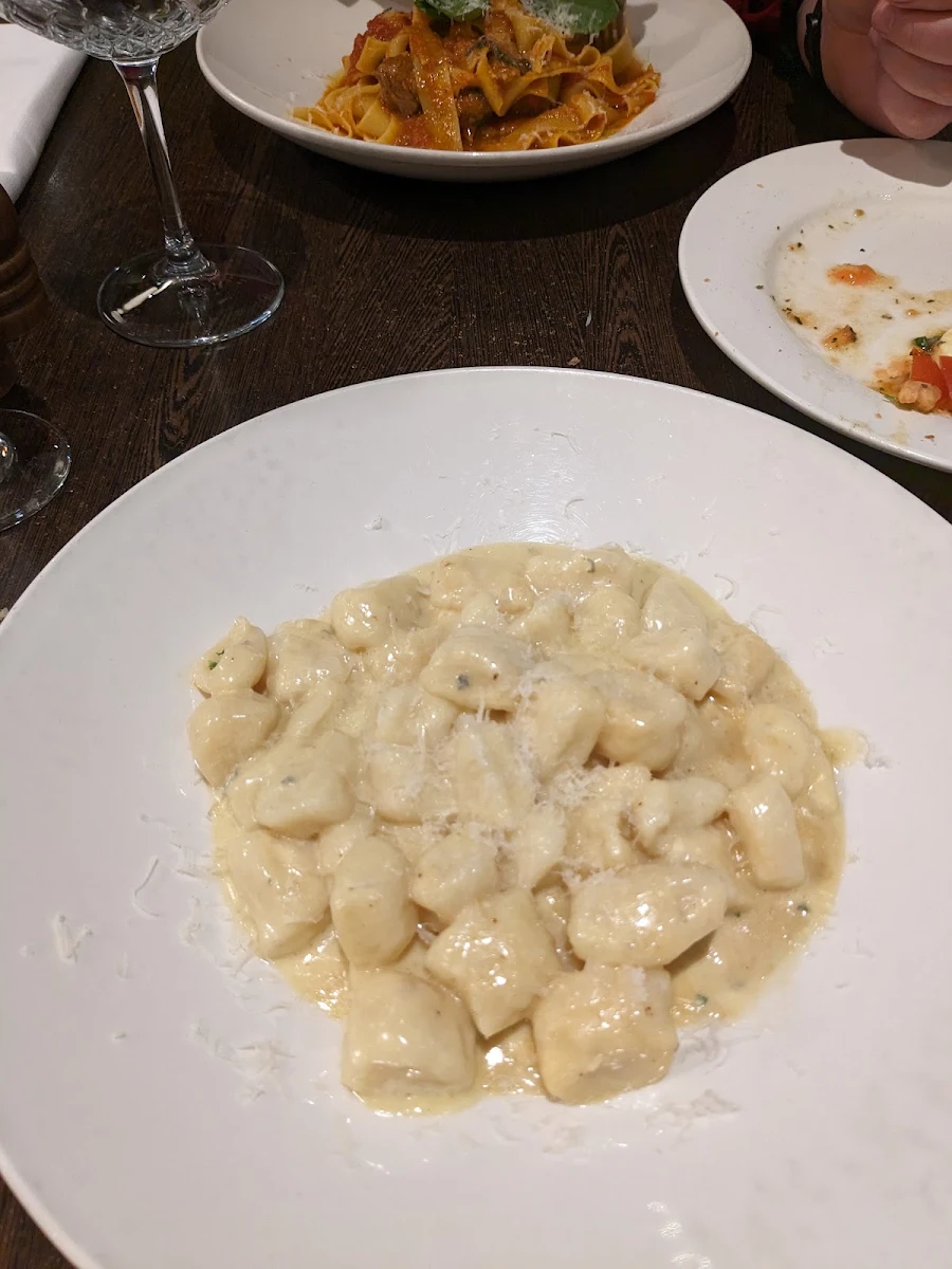 Gnocchi Gorgonzola, Renzo's Bar
