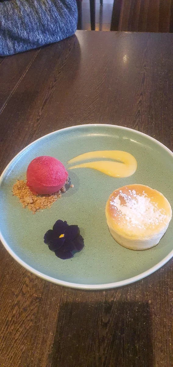 Lemon Cheesecake, Renzo's Bar