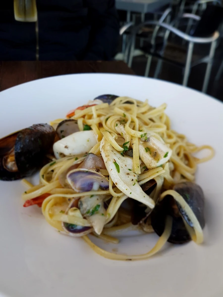 Linguine Ai Frutti Di Mare, Renzo's Bar