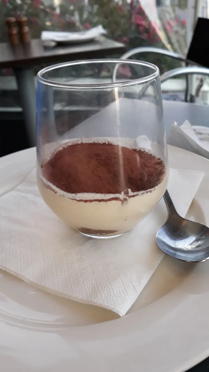 Tiramisu, Renzo's Bar