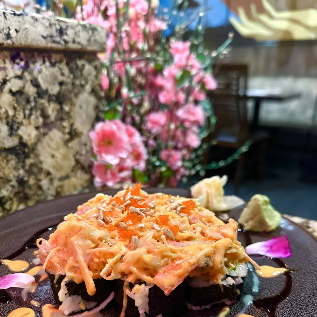 Sushi & Sashimi Boat For 2(2Soup & 2salad)