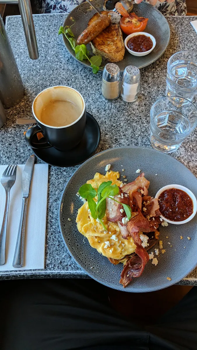 Bacon and Eggs, Intermezzo Cafe