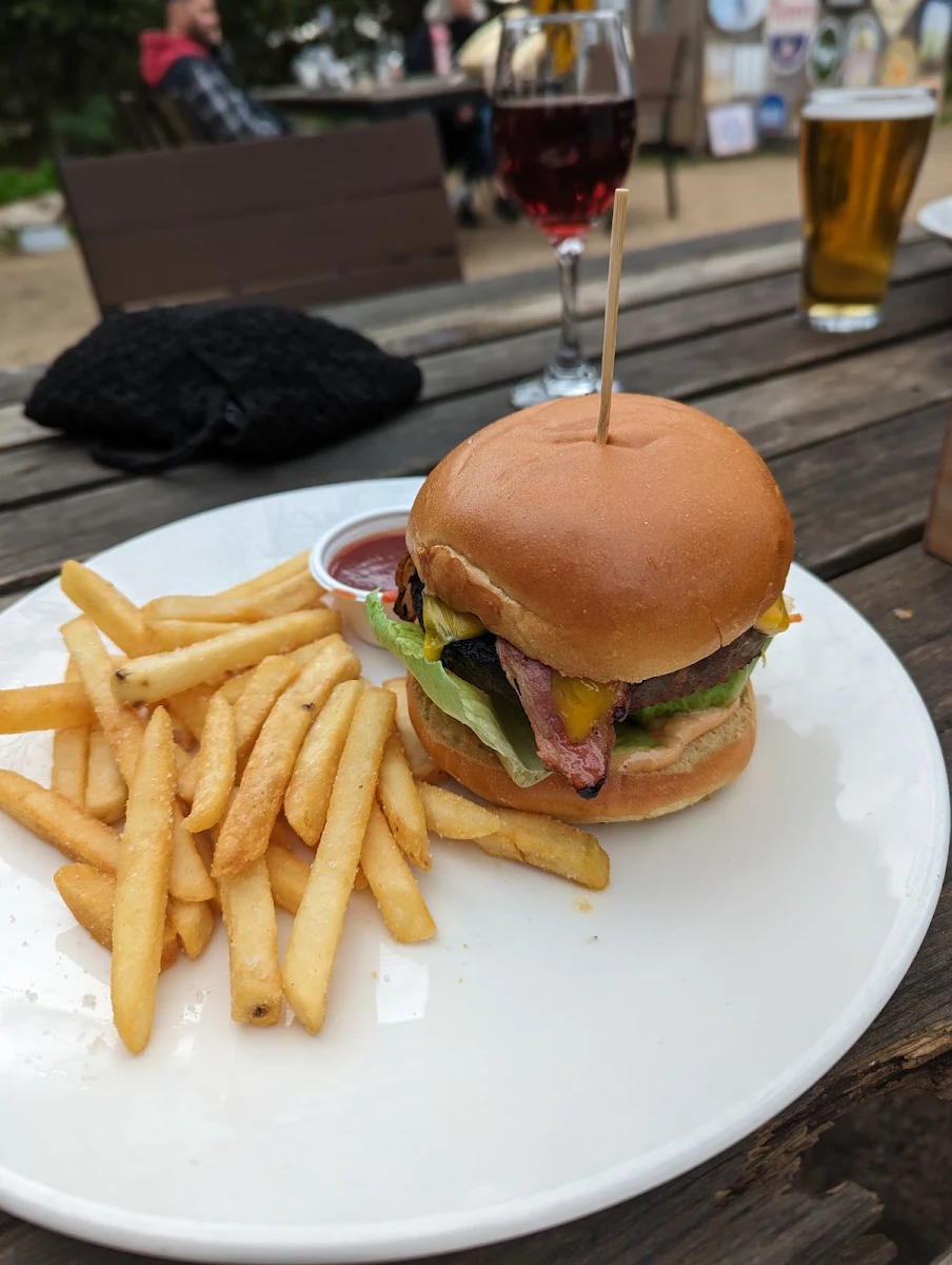 Beef Burger, The Pig & Whistle Tavern Main Ridge