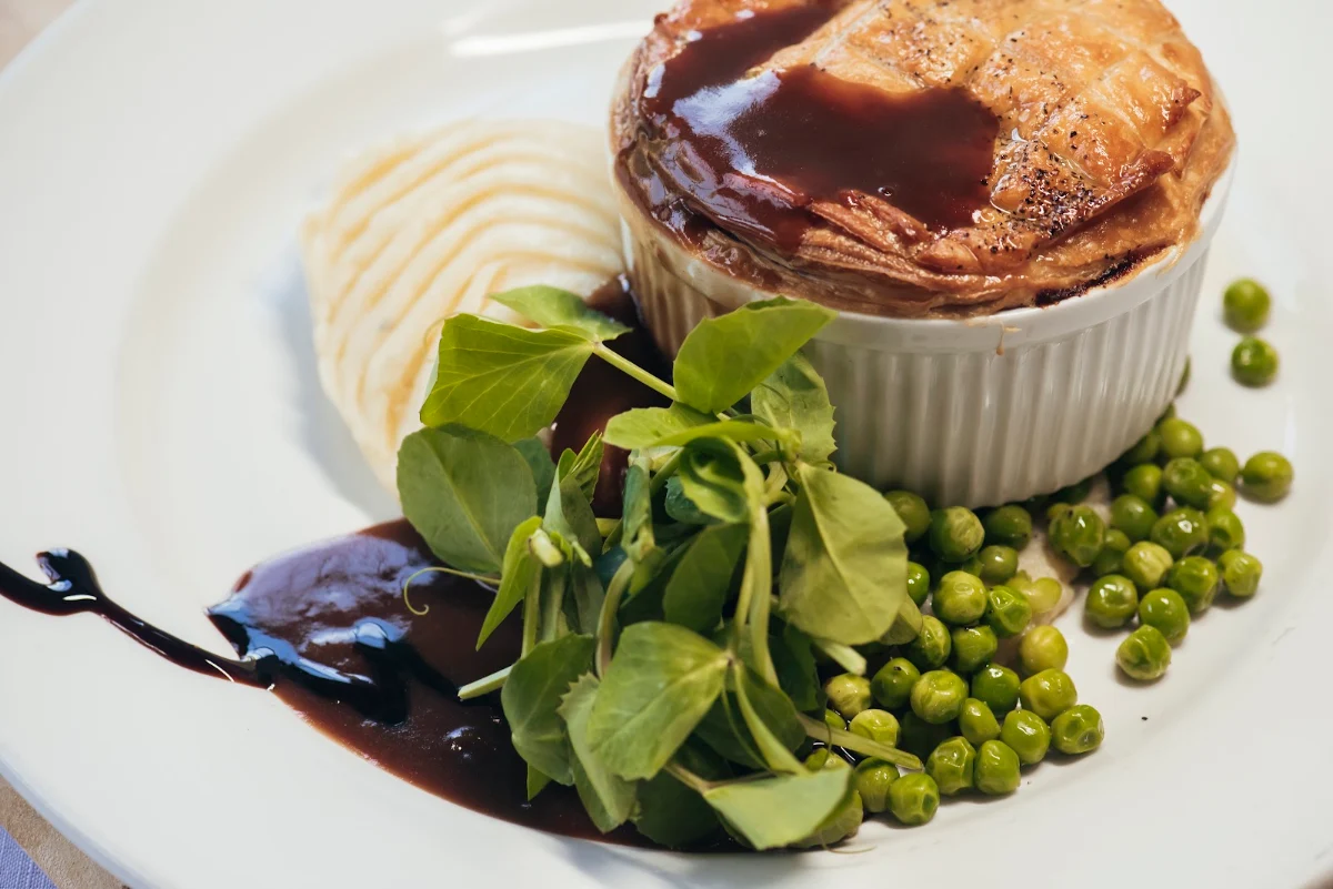 Beef & Guinness Pie, The Pig & Whistle Tavern Main Ridge