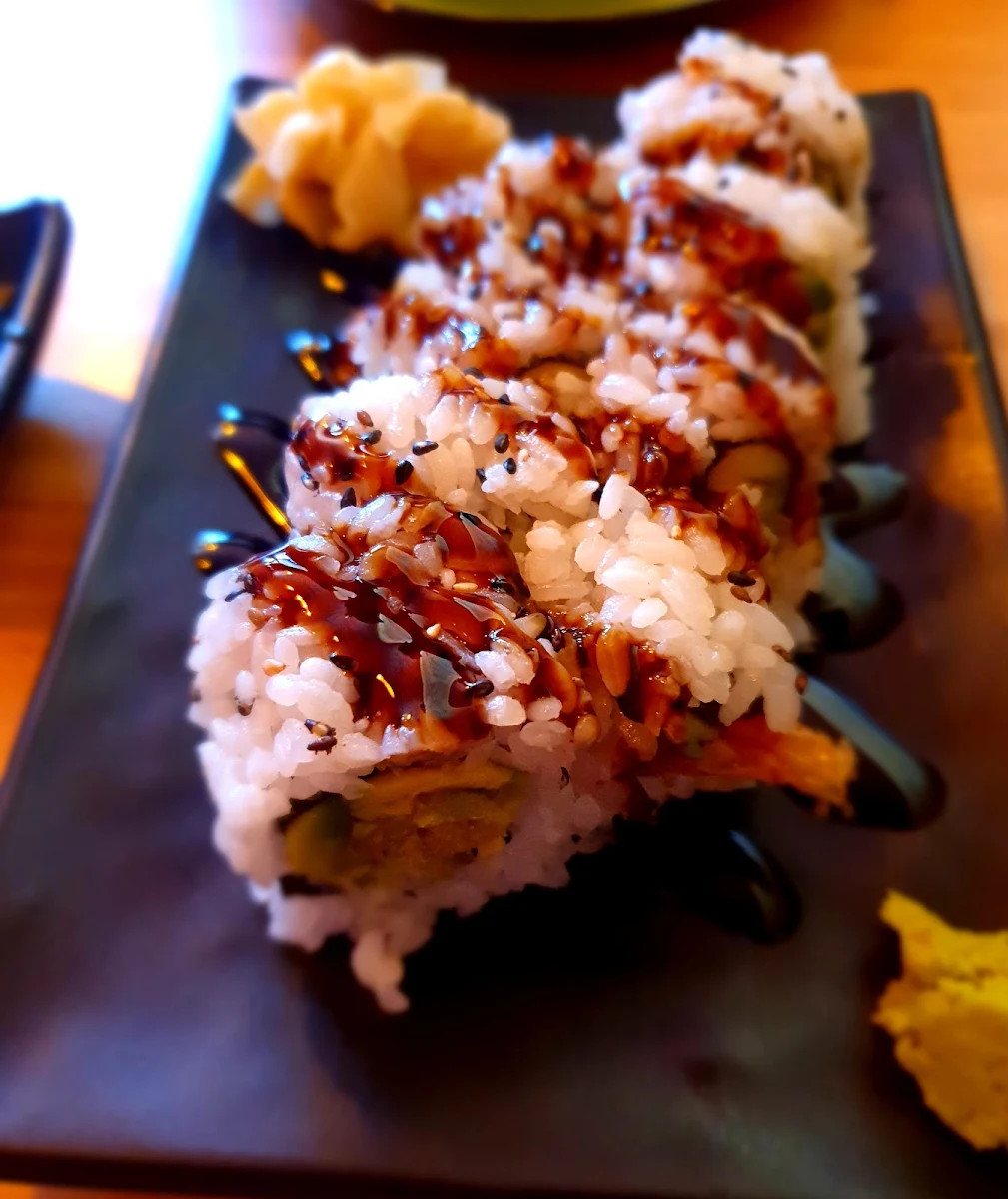 Spicy Tuna Roll, Roku Den