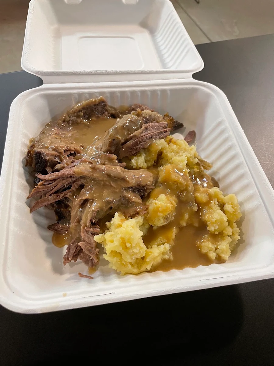 Brisket and Mash Potatoes with Gravy