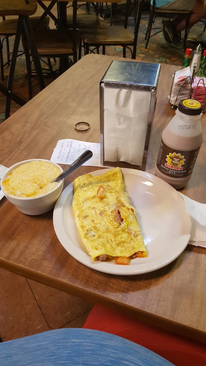 Western Omelette and Grits