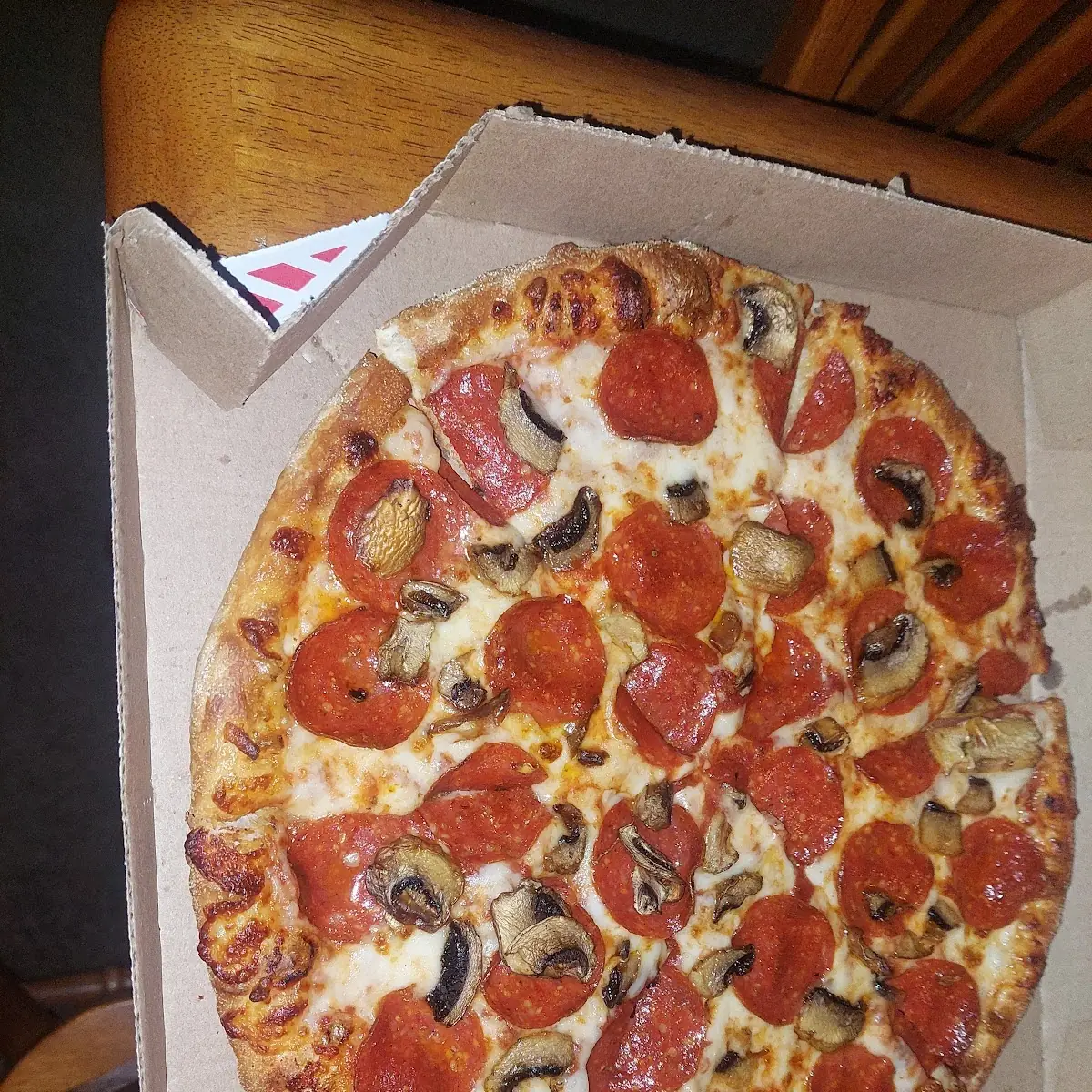Medium Pepperoni & Mushroom Pizza