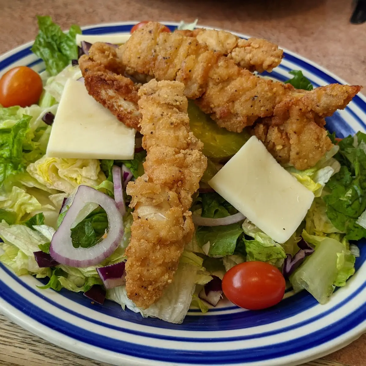 Small Crispy Chicken Tender Salad with 1sm Oz Drink