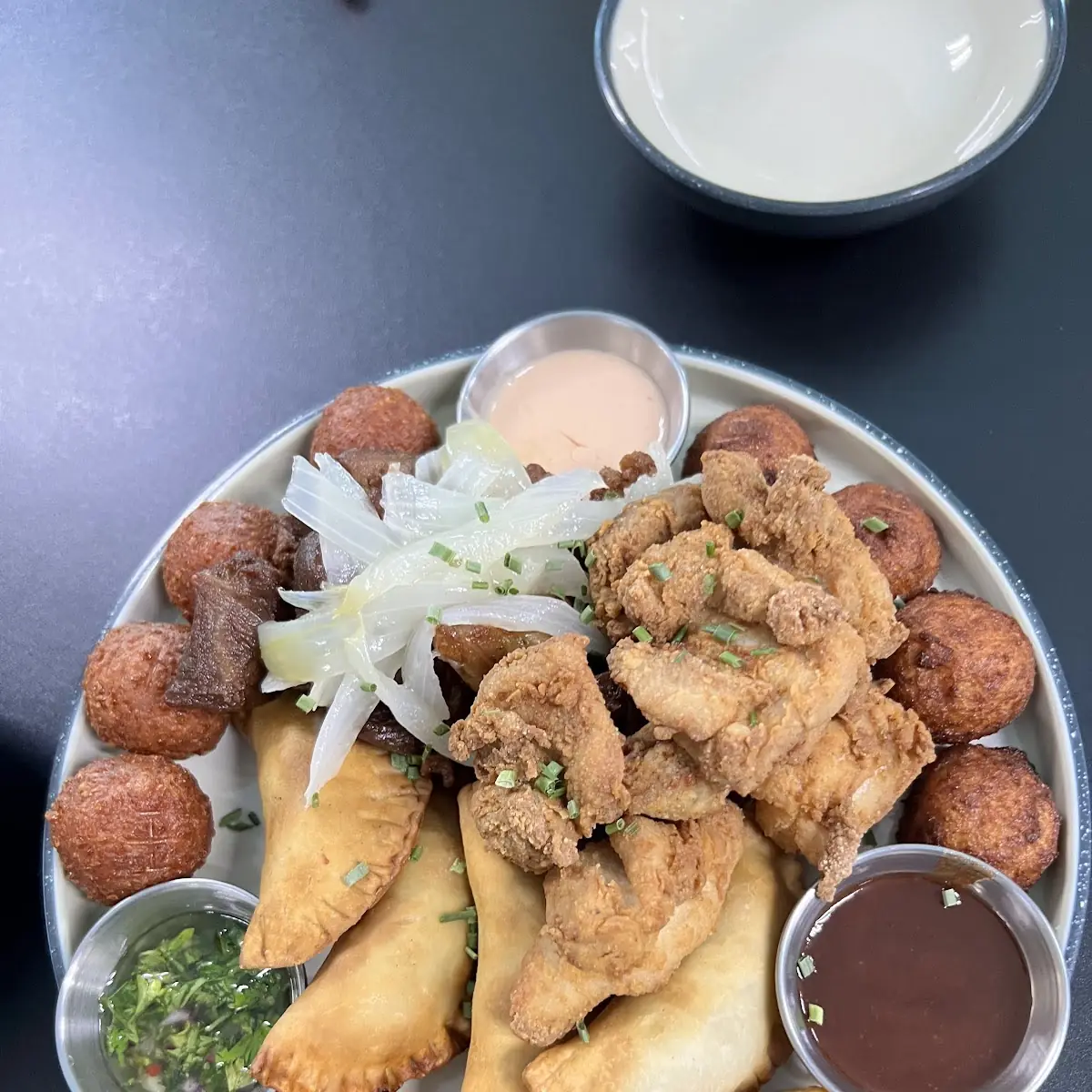 Chicharrones de Dorado En Salsa Tártara