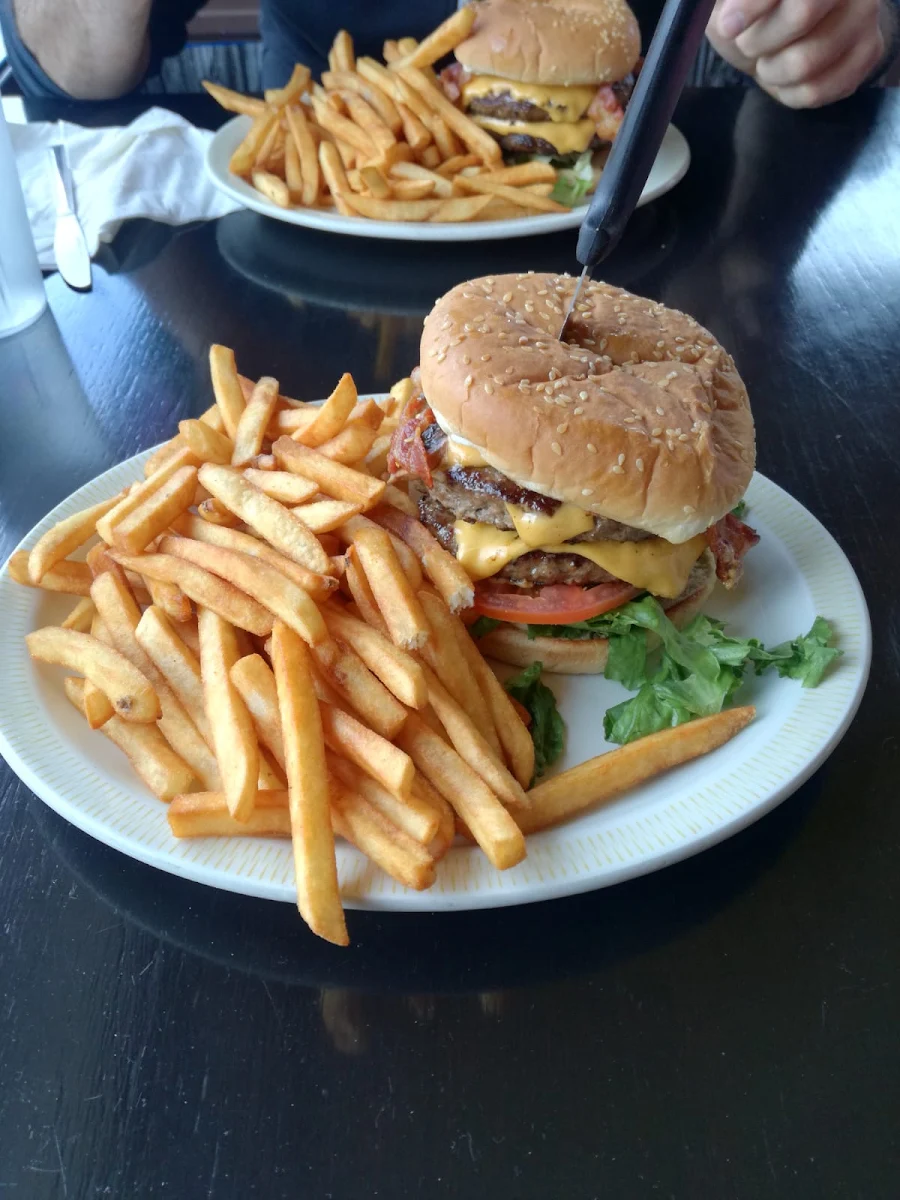 Burger and Fries, Heartland Restaurant