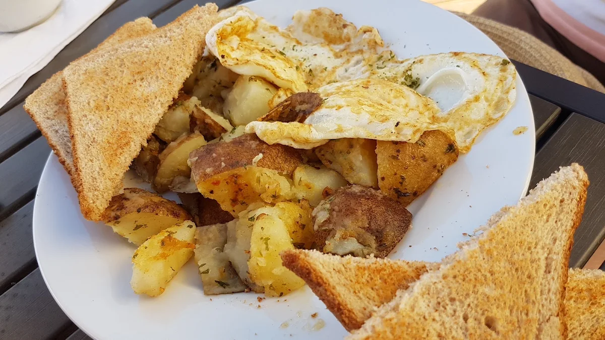 Highlights, Heartland Restaurant