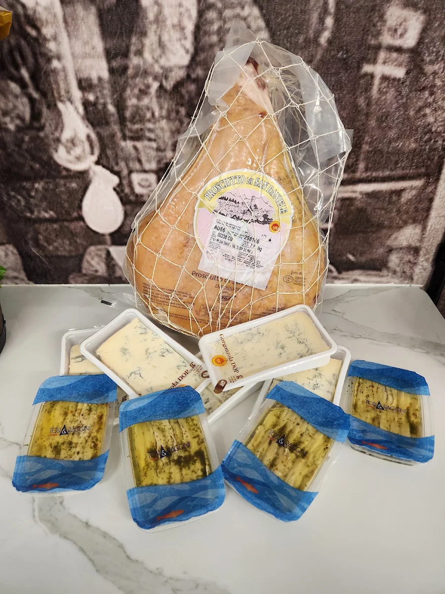 Highlights, Nonna Lisa's Deli and Panini