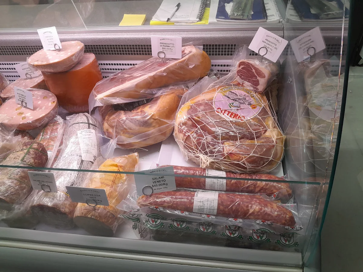 Highlights, Nonna Lisa's Deli and Panini