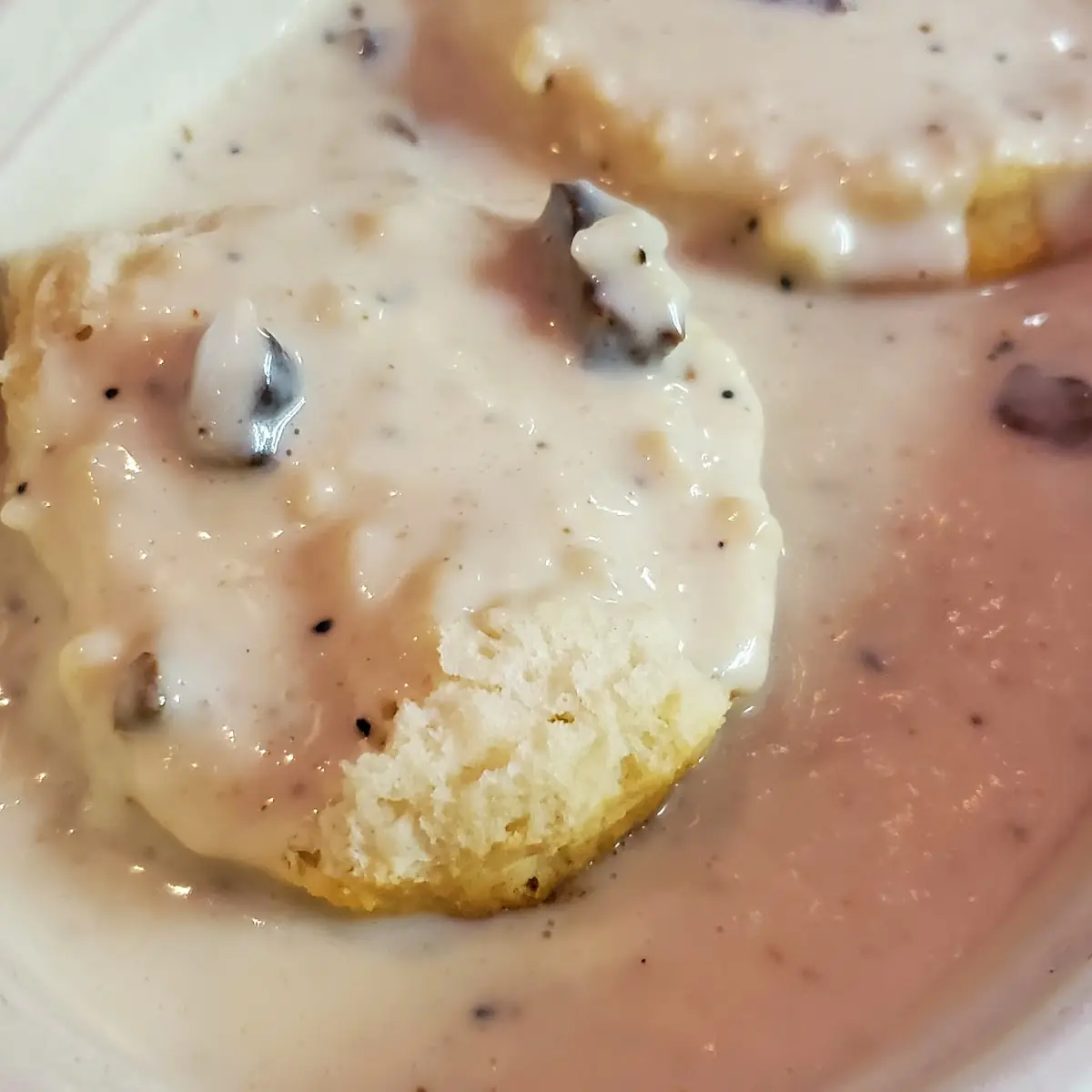 Sausage Gravy and Bisciut