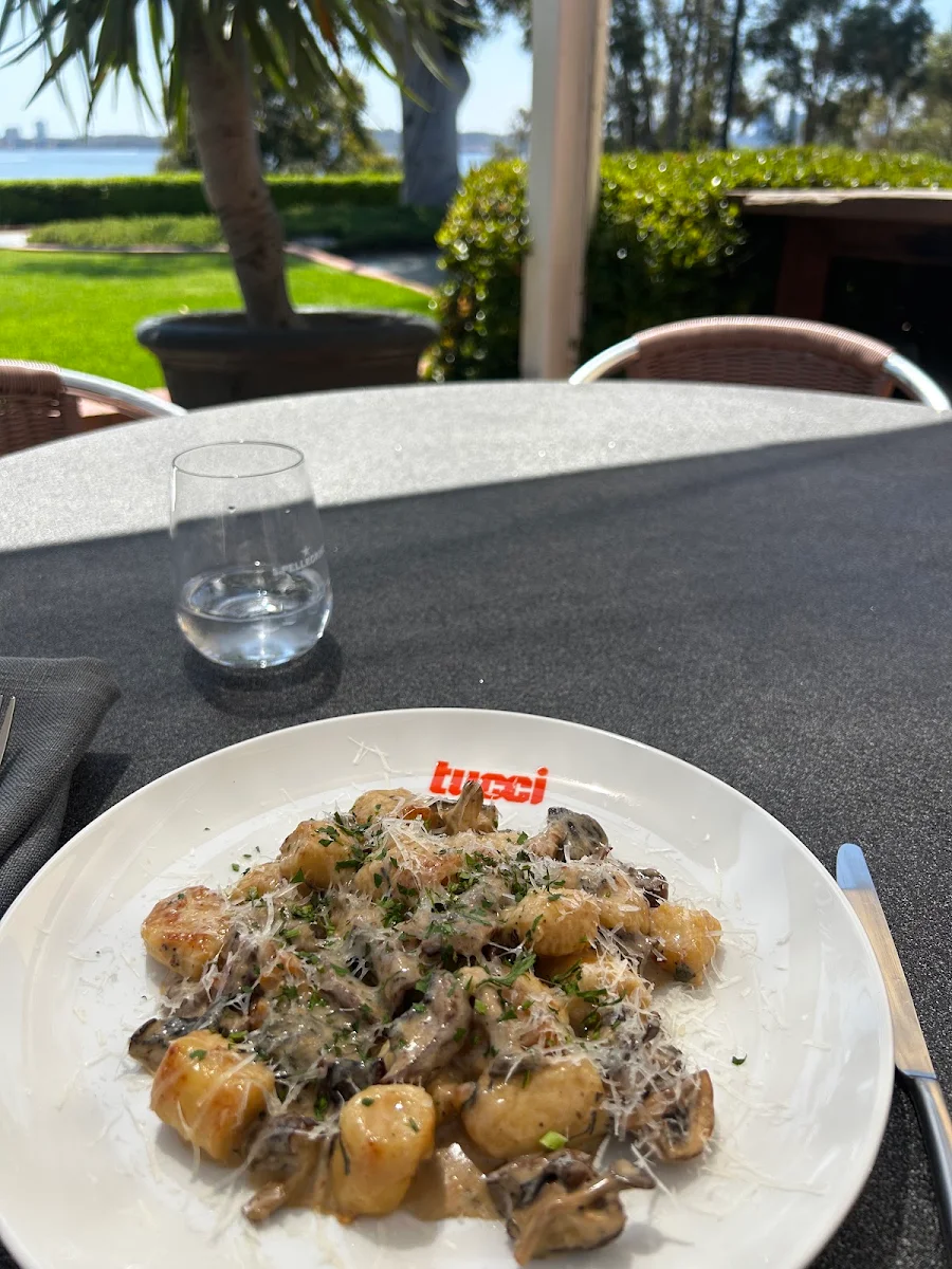 Pesto Ricotta Gnocchi, Tucci