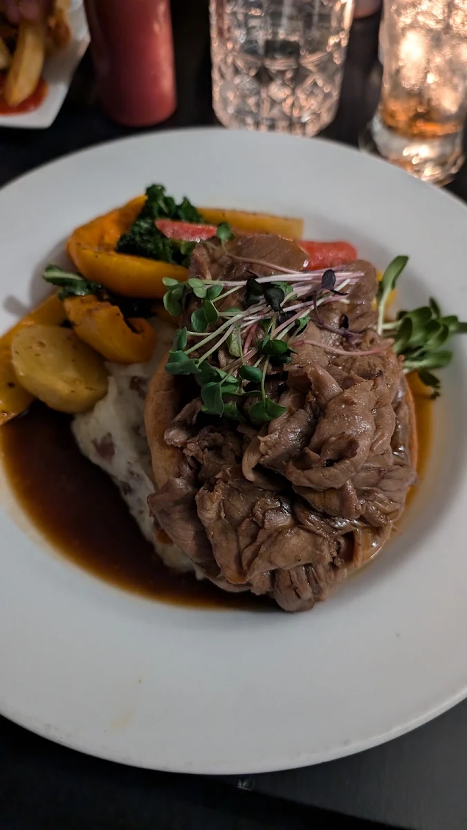 Beef and Mashed Potatoes with Gravy