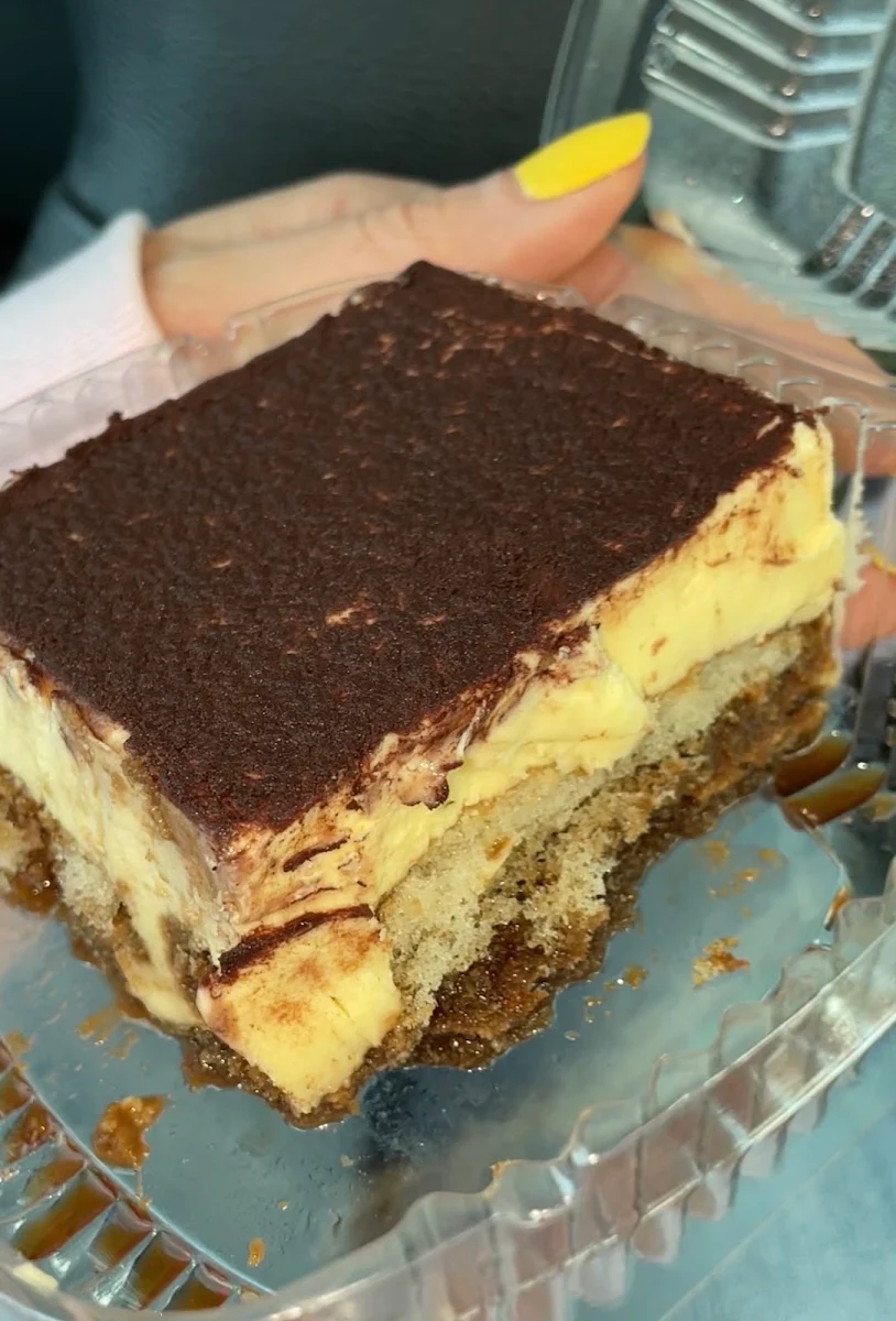 Tiramisu Cake
