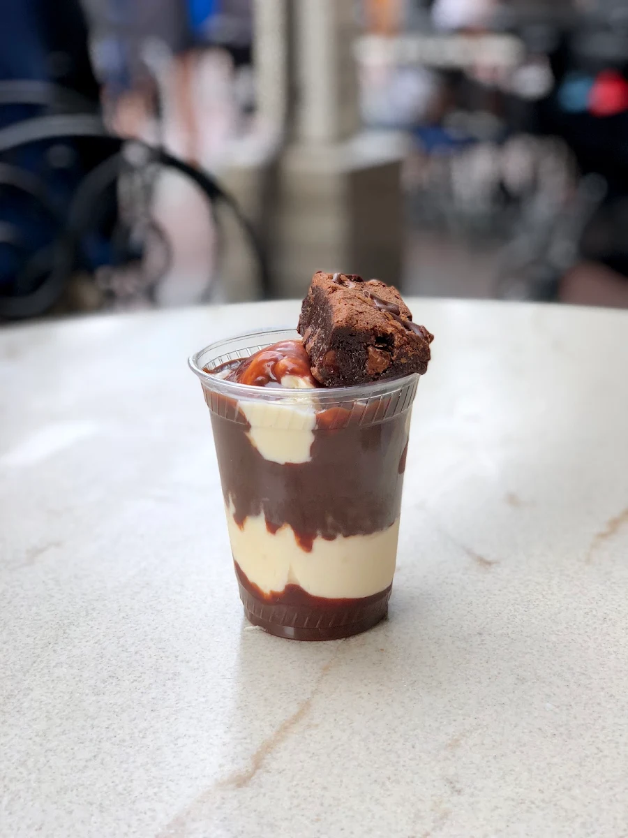 Treasure Island Warm Brownie Sundae