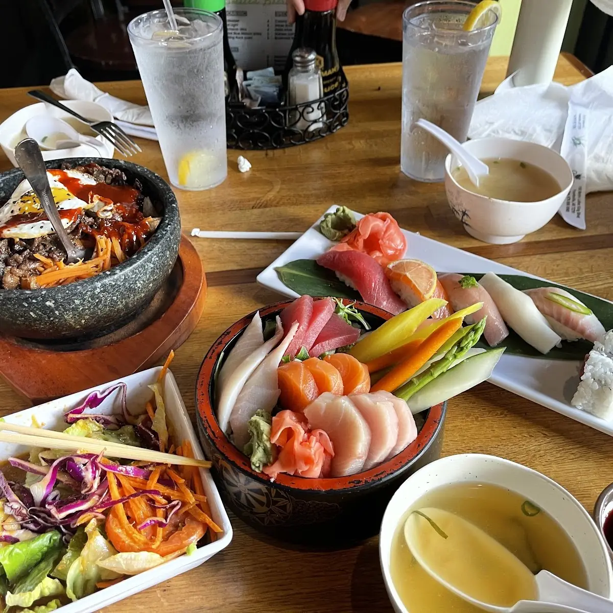 Rainbow Roll Lunch Combo