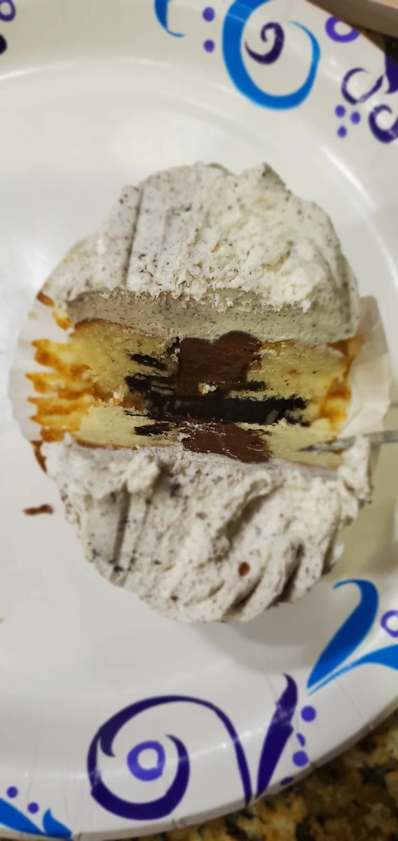 Oreo Cookies and Cream Vanilla Cake