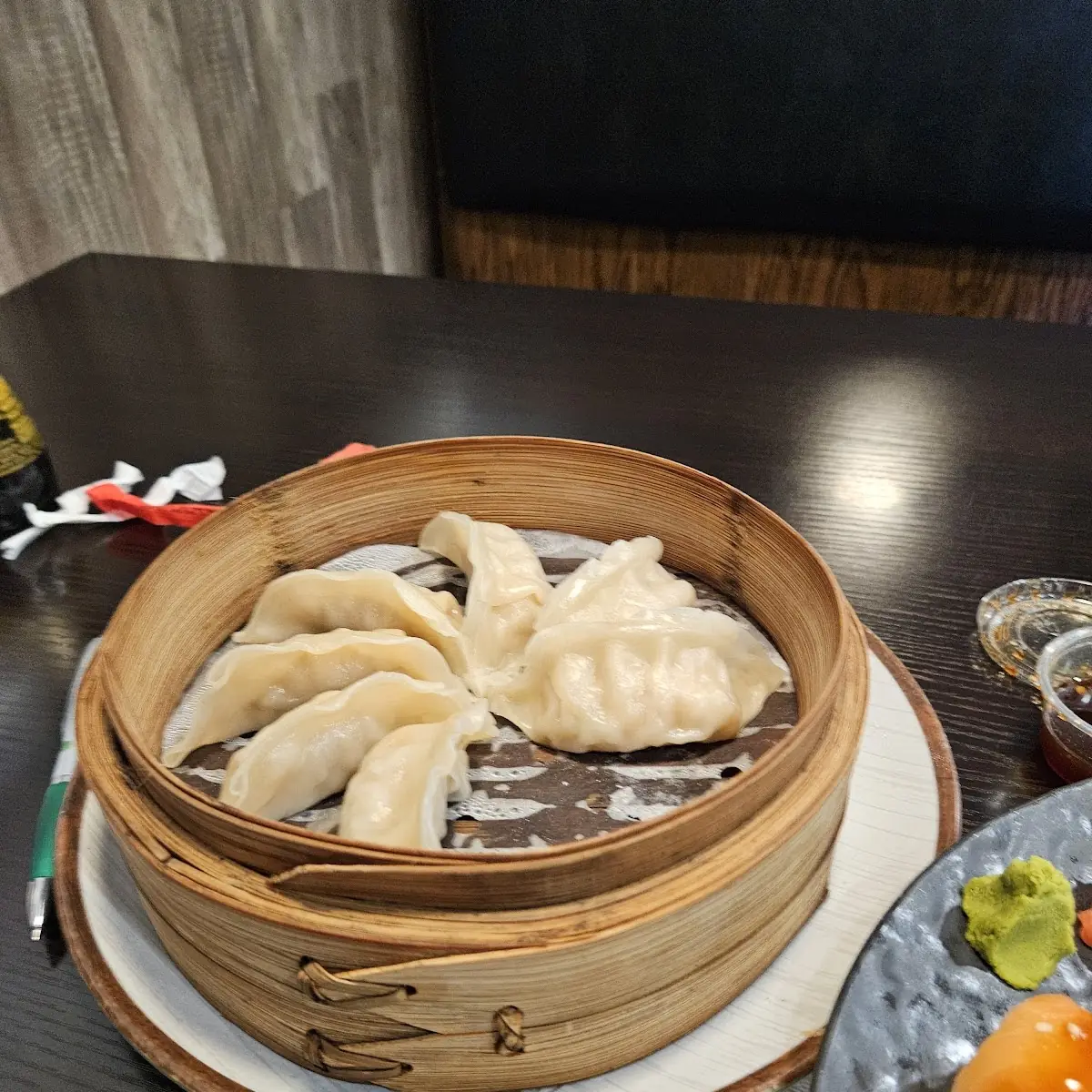 Steamed Dumplings (8 pcs)