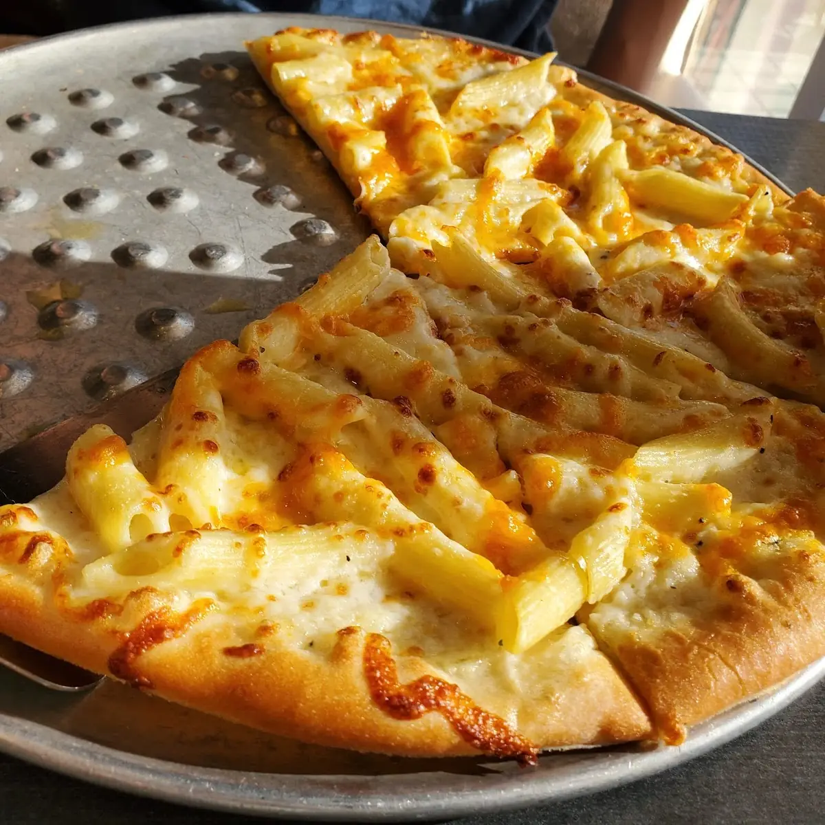 Mac N Cheese Pizza