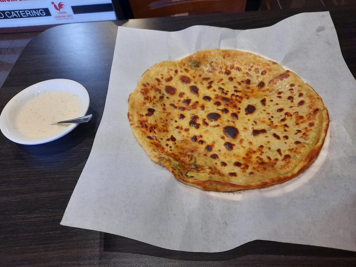 Aloo Paratha, LAHORI CHARGHA HUTT