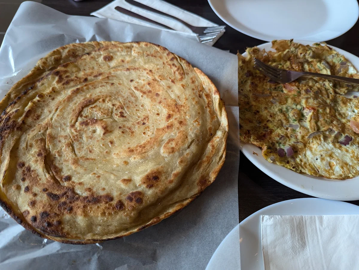 Lacha Paratha, LAHORI CHARGHA HUTT