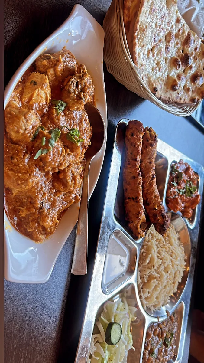 Thaali, LAHORI CHARGHA HUTT
