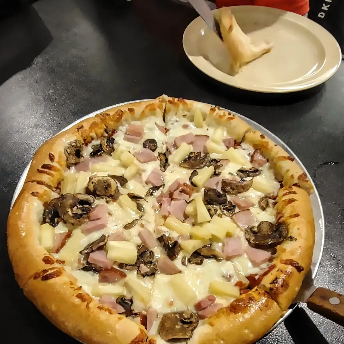 Medium Hawaiian Pizza