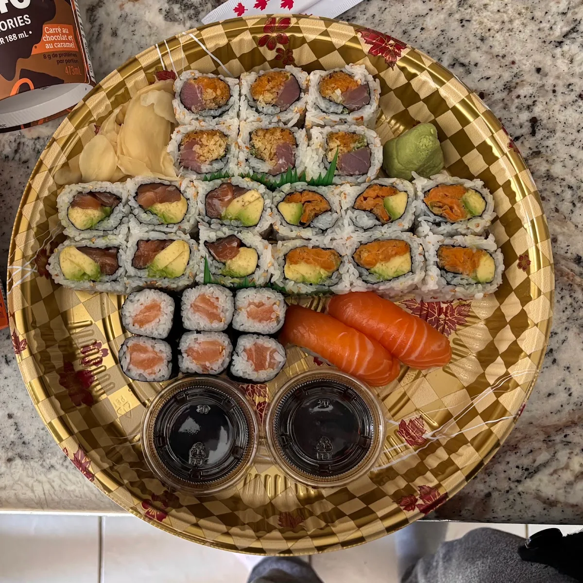 Roll Salmon Roll, Sushi TnT