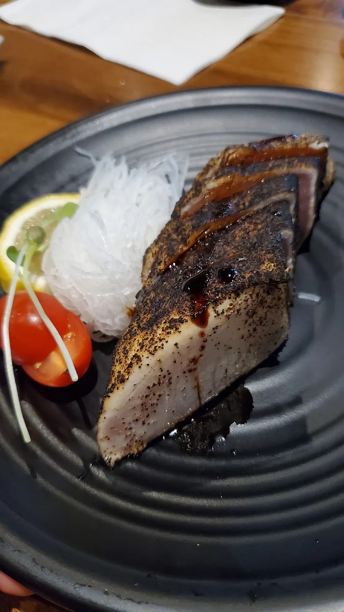 Tuna Tataki, Sushi & Roll