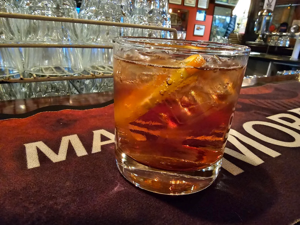 Shiraz Gin & Soda, Seanchai Irish Pub