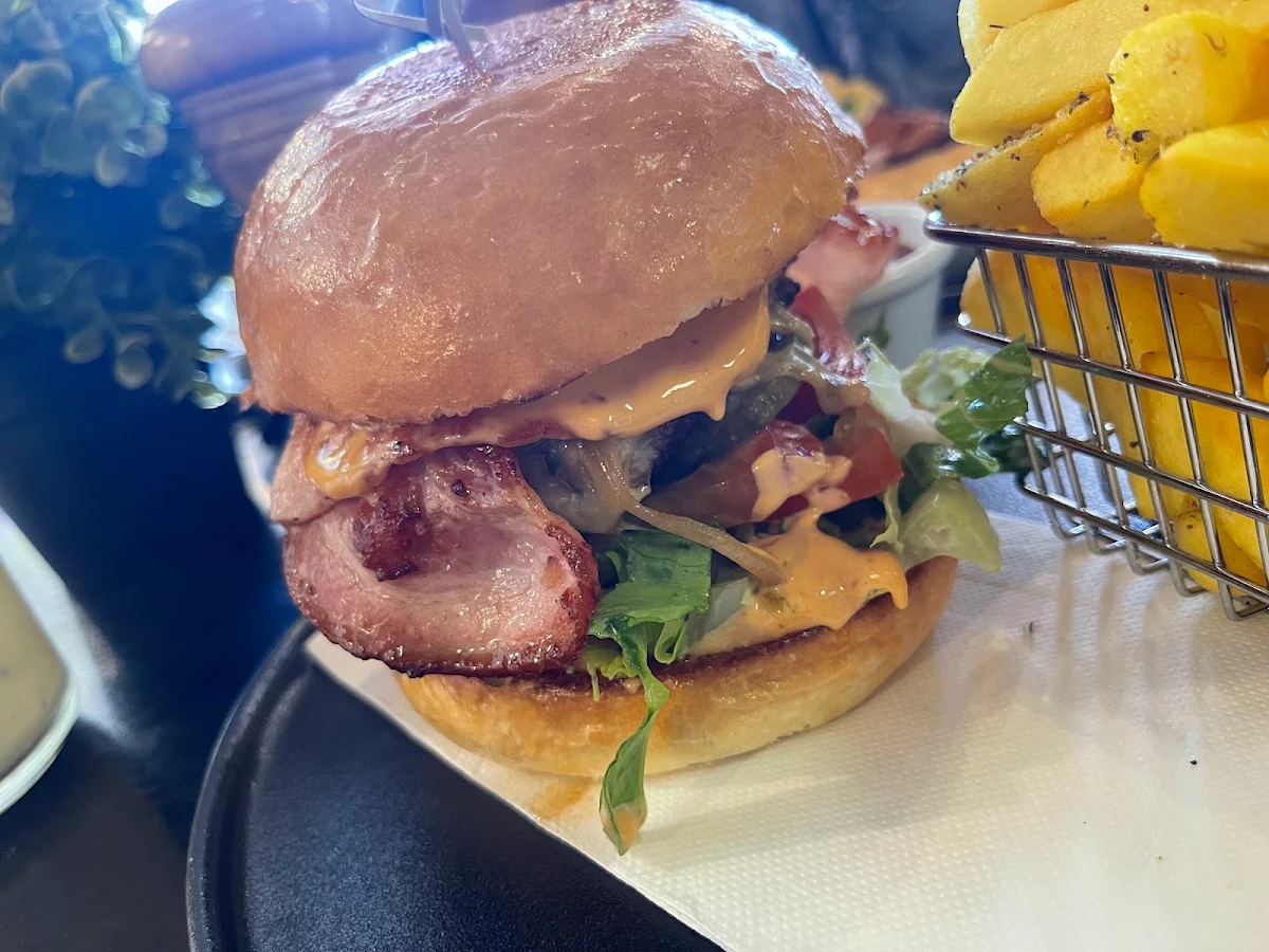 Double Trouble Burger, The social sutra