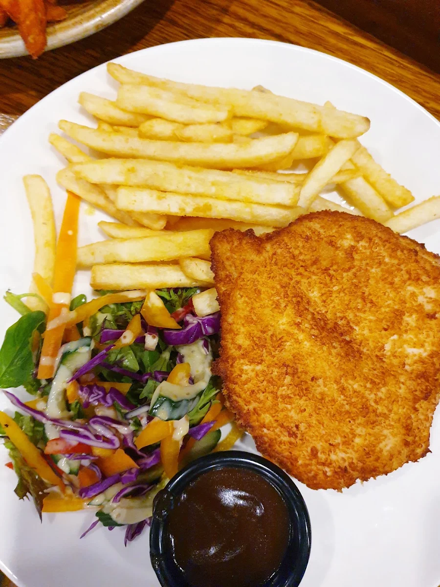 House Crumbed Chicken Schnitzel, Hotel Elermore