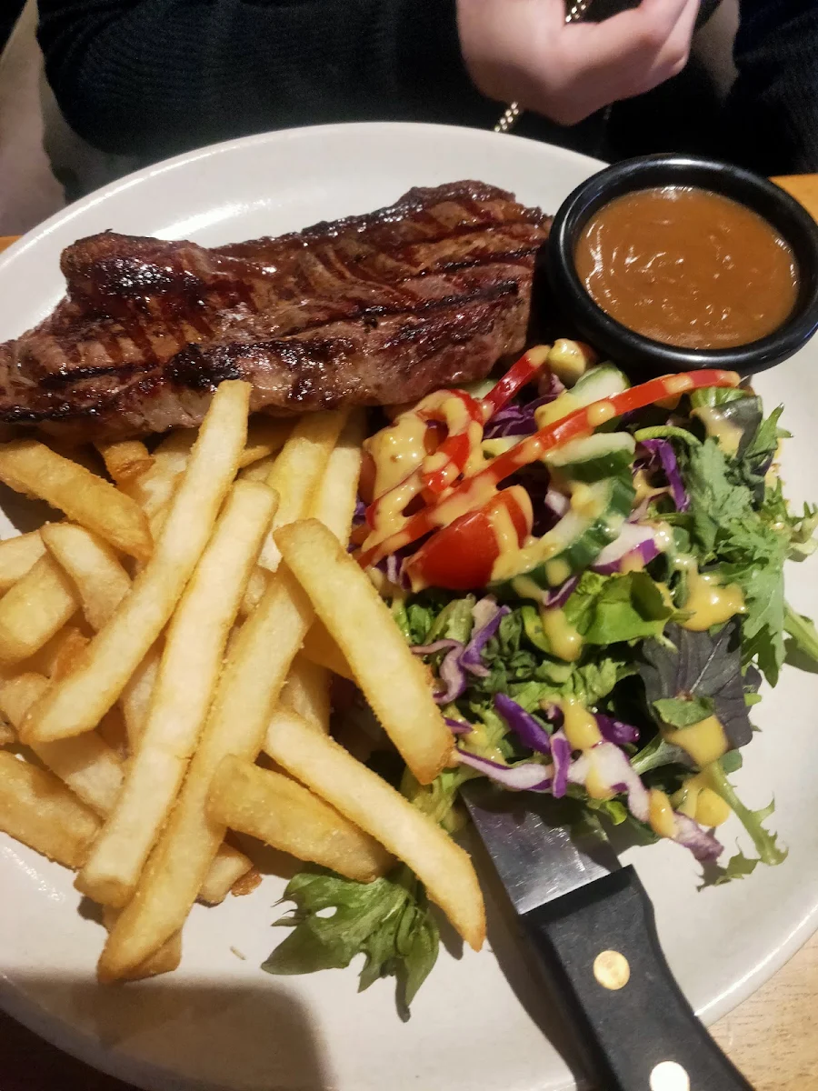 Steak Salad and Chips, Hotel Elermore