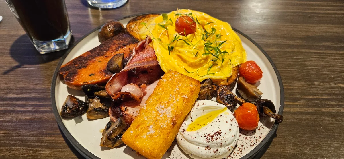 Big Breakfast, Melissa Oakleigh