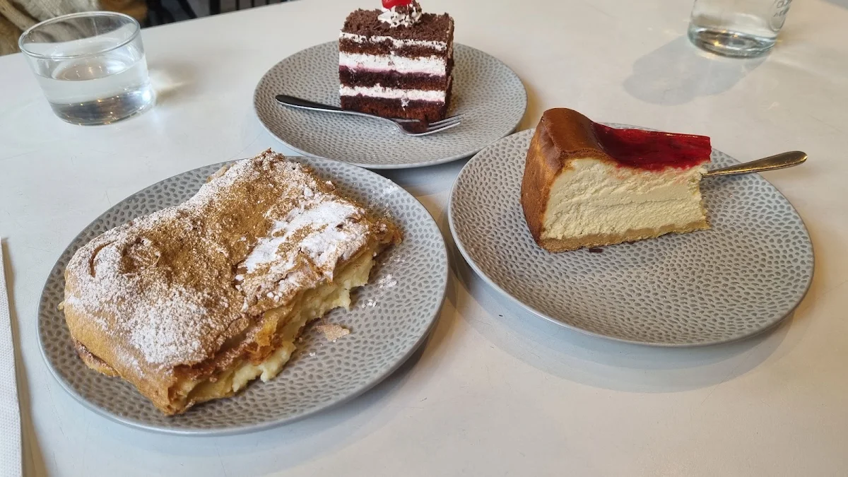 Cakes, Melissa Oakleigh