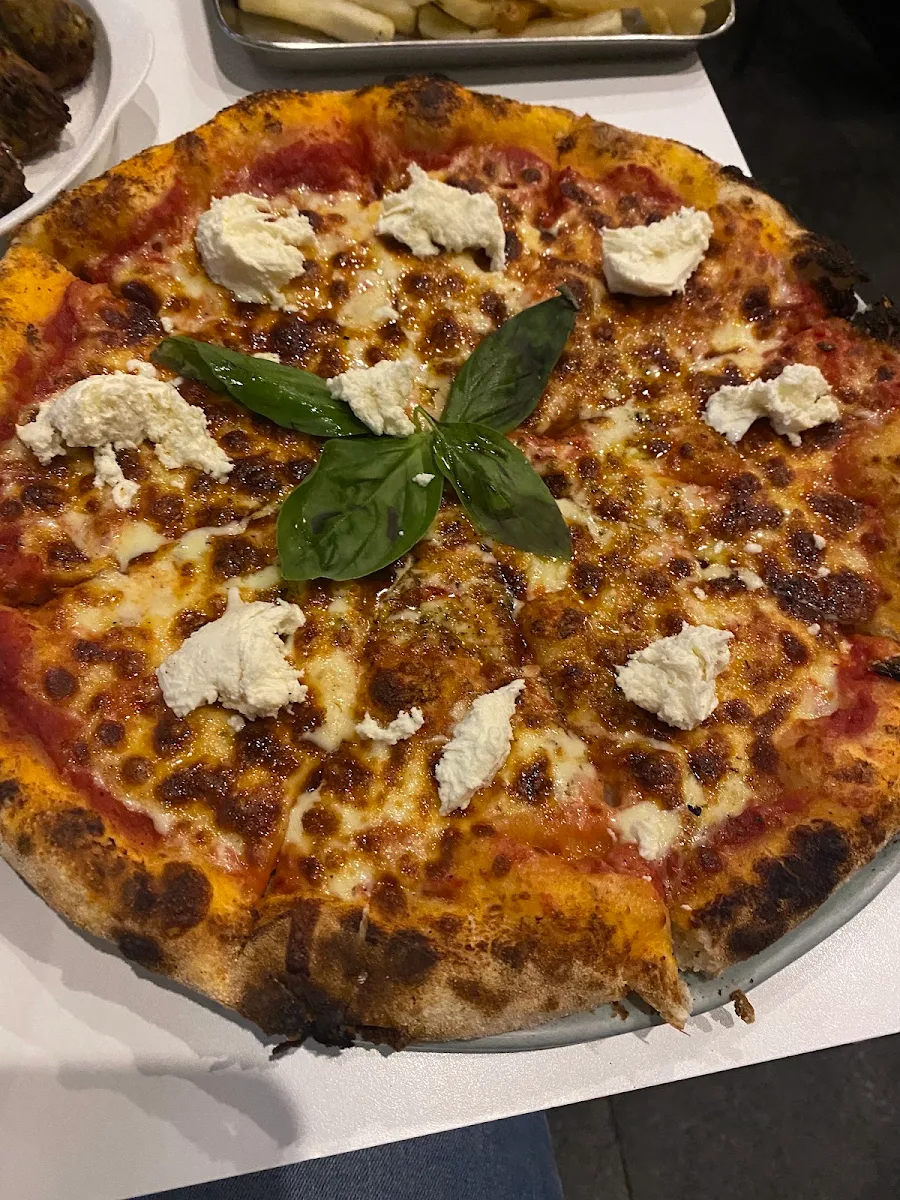 Margherita Pizza, Melissa Oakleigh