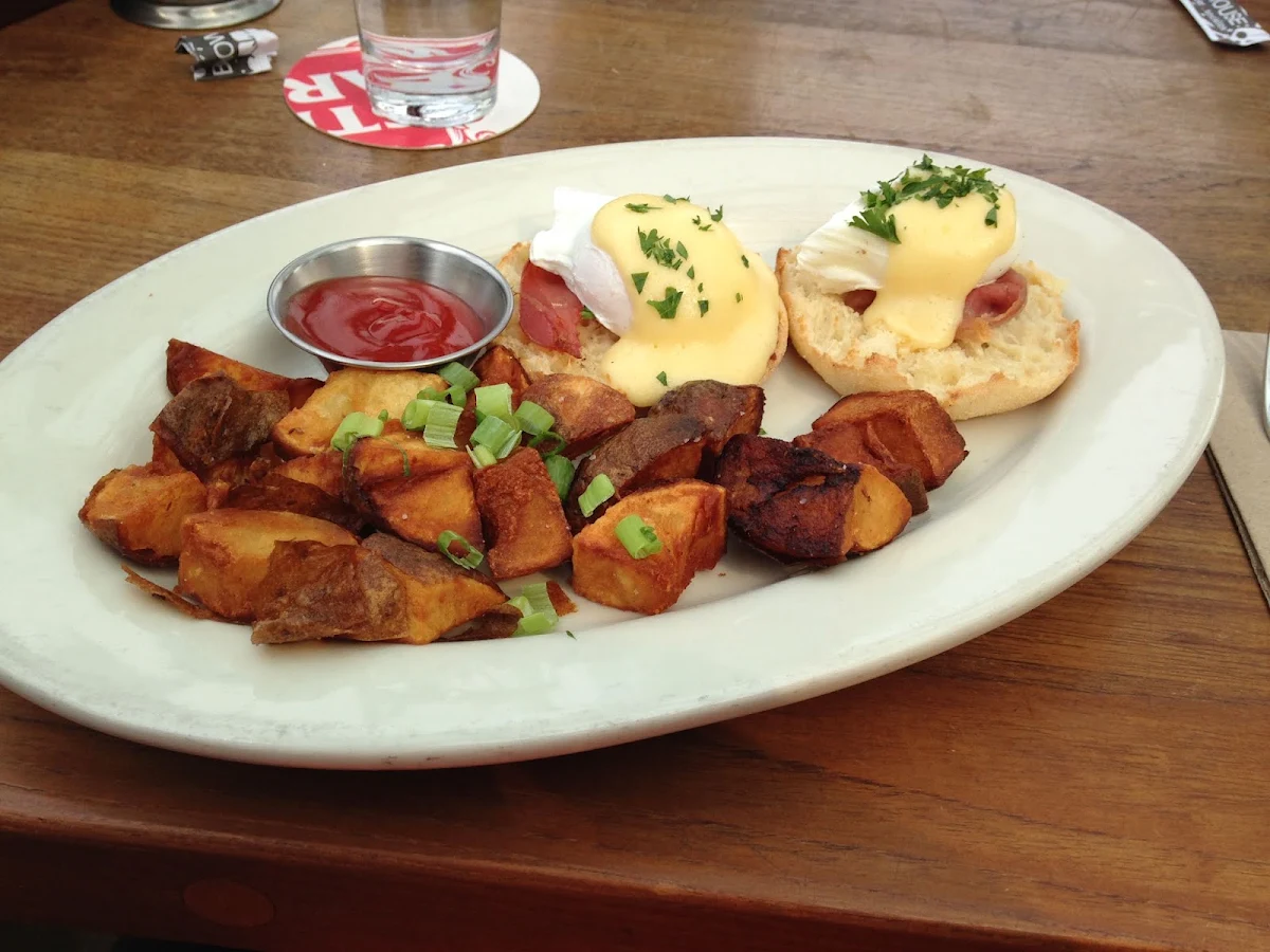 Eggs Benedict with Prosciutto