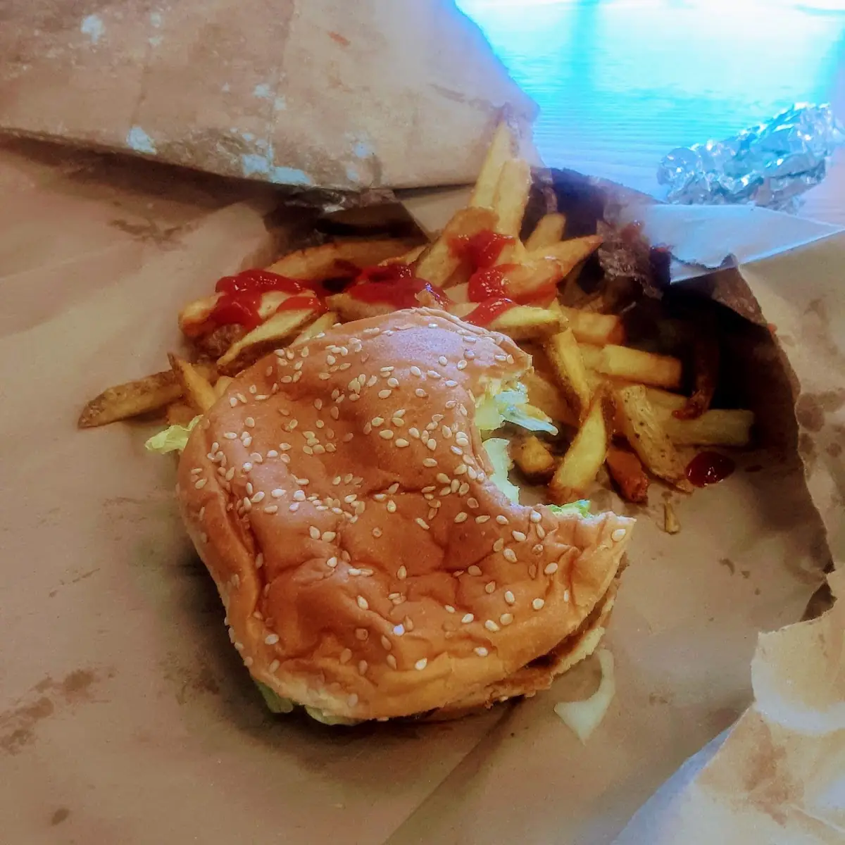Fresh Cooked Cheese Burger and Frie Lettue Tomato PI