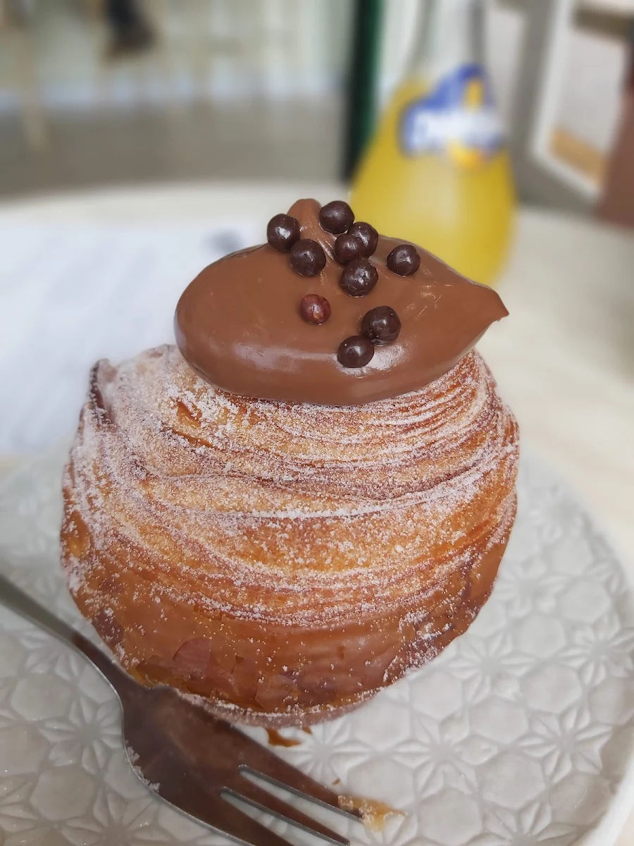Cruffin, L'Anse French Café & Croissanterie