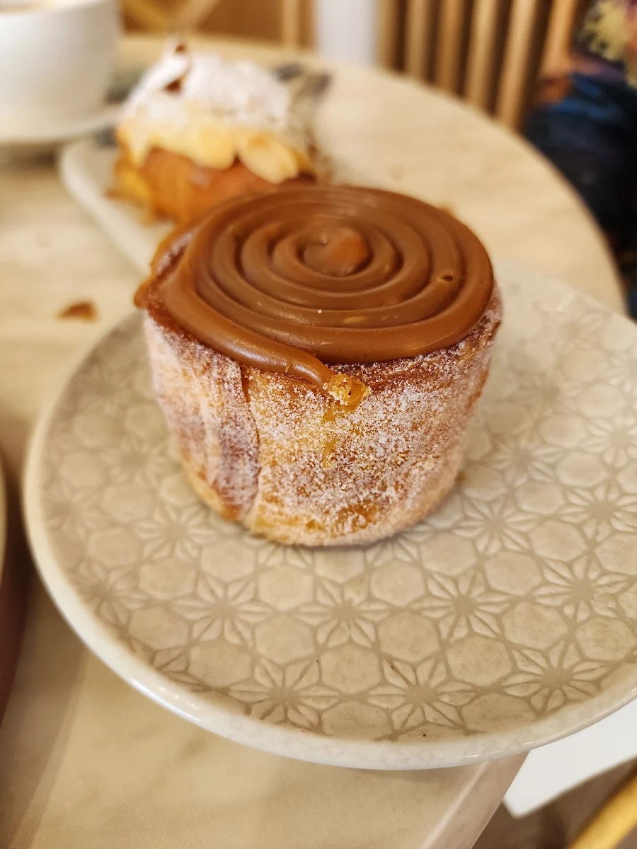New York Roll, L'Anse French Café & Croissanterie