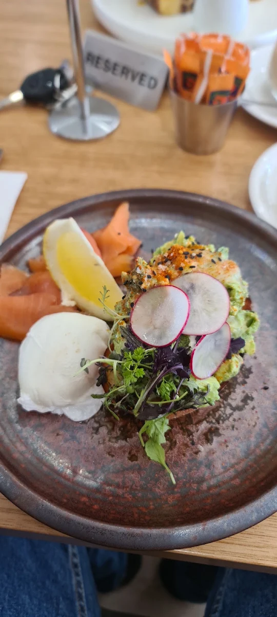 Smashed Avocado, L'Anse French Café & Croissanterie