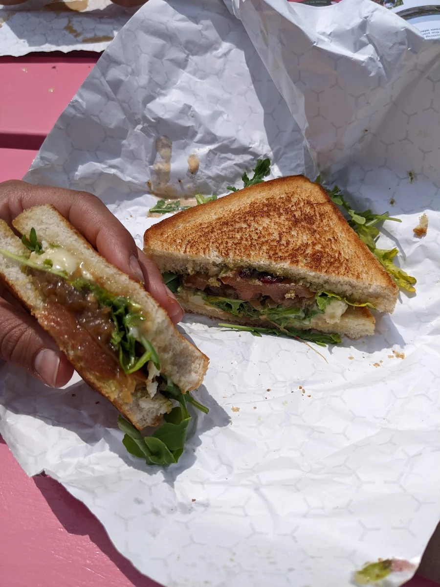 Brie Sandwich, Las Chulas Tobermory