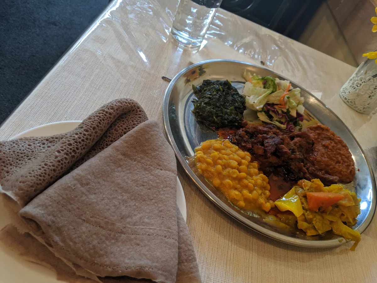 Gomen Wot, African Palace