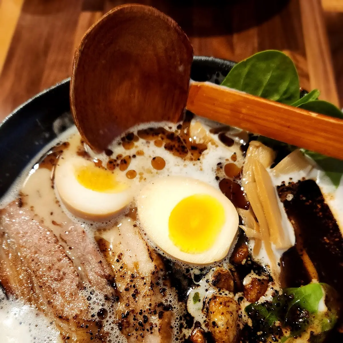 Black Double Garlic Tonkotsu