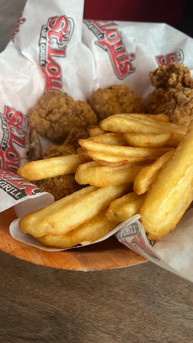 St Louis Tenders, St. Louis Bar & Grill
