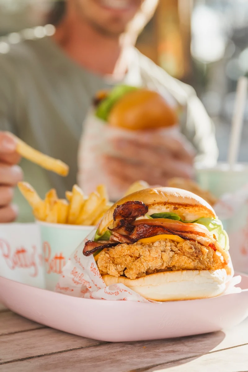 Betty's Classic Vegan 3659 KJ, Betty's Burgers